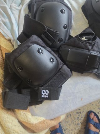 Casco y protecciones patines en línea con facturas