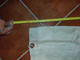 Vela marca Livemar blanca-roja para embarcaciones