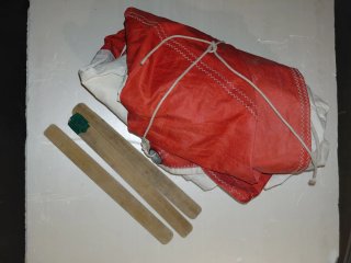 Vela marca Livemar blanca-roja para embarcaciones