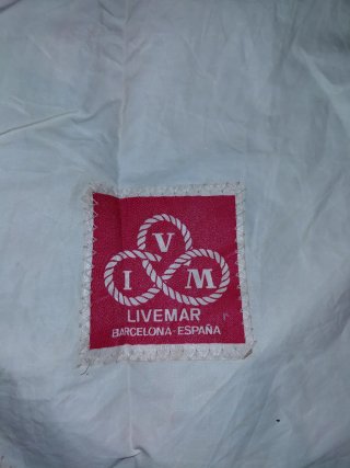 Vela marca Livemar blanca-roja para embarcaciones
