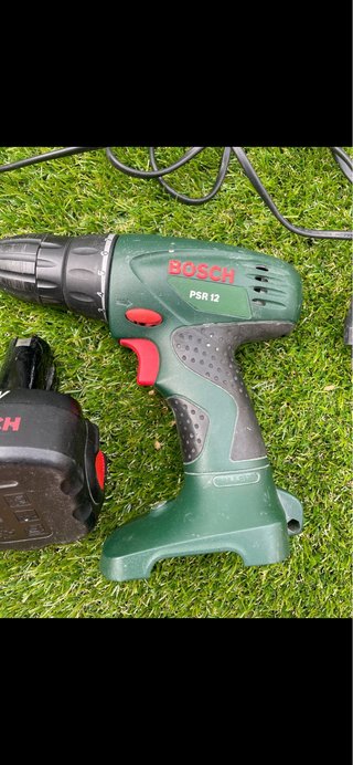 Taladro Bosch PSR 12 con baterías y cargador