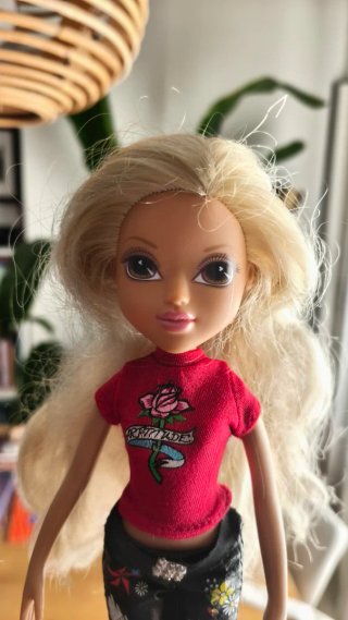 Lote de 5 muñecas: Barbie, Bratz y más