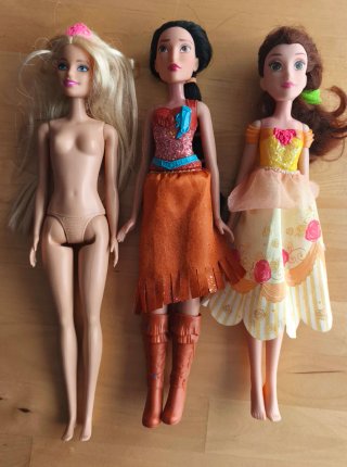 Lote de 5 muñecas: Barbie, Bratz y más