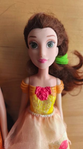 Lote de 5 muñecas: Barbie, Bratz y más