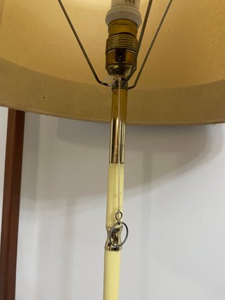 Lámpara de pie con mesa vintage