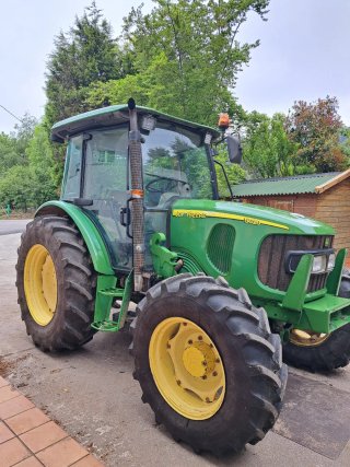 Tractor John Deere con pala