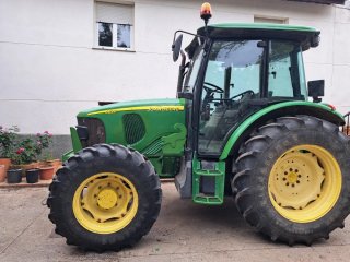 Tractor John Deere con pala