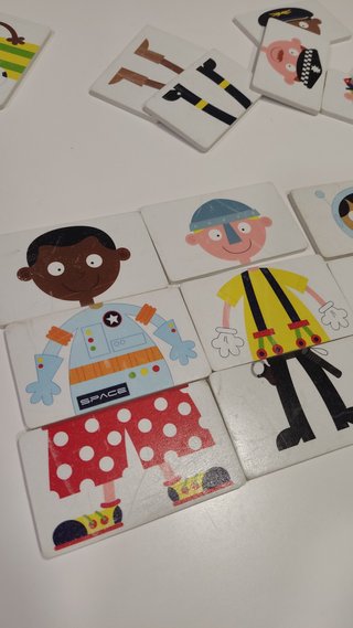 Juego de personajes infantiles para baño - espuma