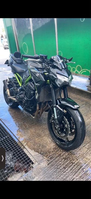 Kawasaki Z900 Negra y Verde