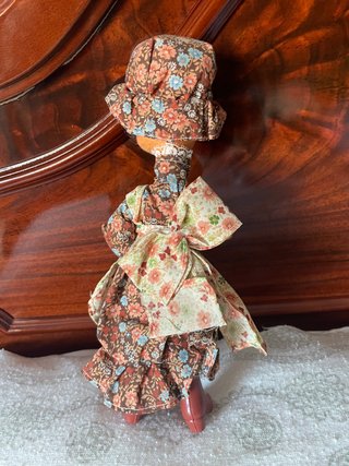 Muñeca antigua floral