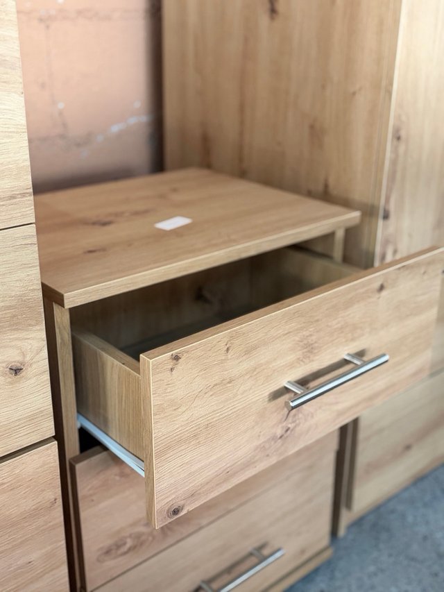 Cómoda y Mesitas de Noche Madera