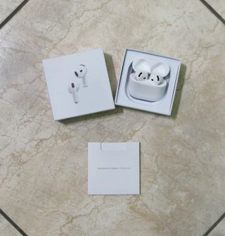 Apple AirPods 4