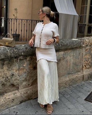 Conjunto punto chaqueta y falda