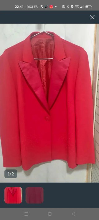 Traje de pantalón rojo