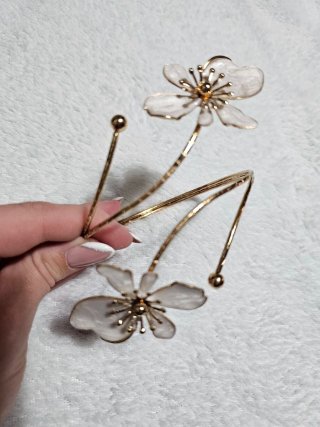 Pulsera Brazalete Dorado Flores Blancas