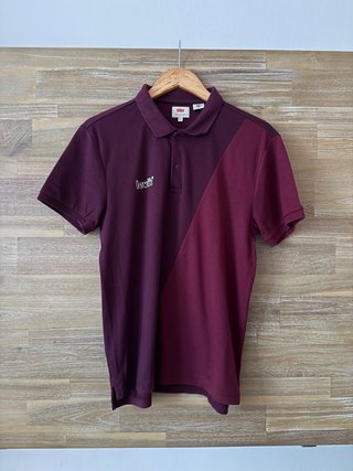 Polo Levi's burdeos talla M