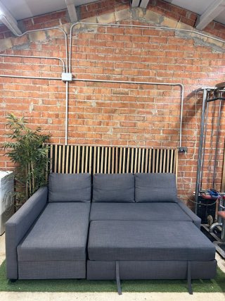 SOFA CHAISELONGUE CAMA IKEA FRIHETEN + MESA