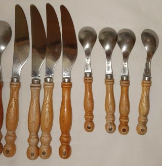Set di posate MARTIAN in legno e metallo