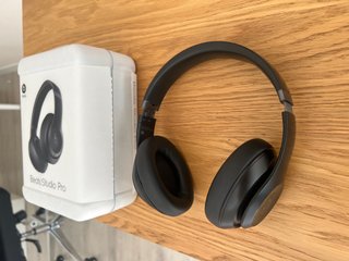 Beats Studio Pro Negro