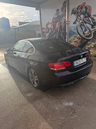BMW 330 2008