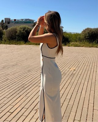 Vestido midi con vivos en contraste