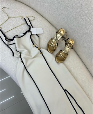 Vestido midi con vivos en contraste
