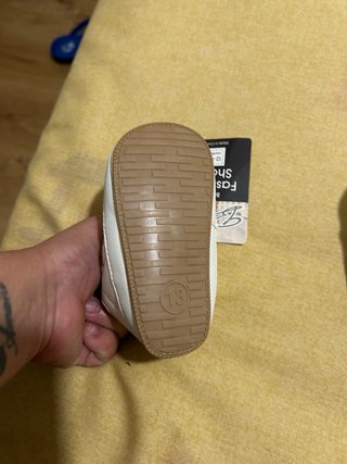 Zapatilla bebé blanca con cordones