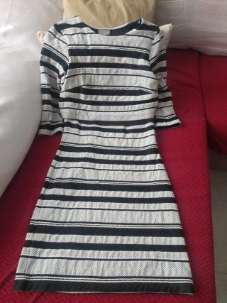 Vestido de rayas blanco y negro