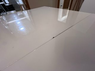 Mesa y 4 Sillas Extensibles Blancas