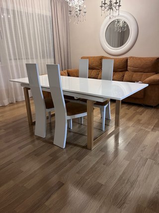 Mesa y 4 Sillas Extensibles Blancas