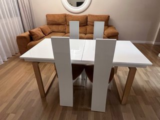 Mesa y 4 Sillas Extensibles Blancas