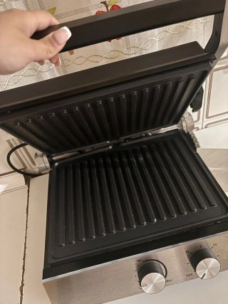 Freidora de aire y plancha negra las dos cosas 50€