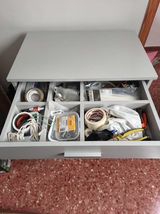 2 Muebles gris con cajón y puerta