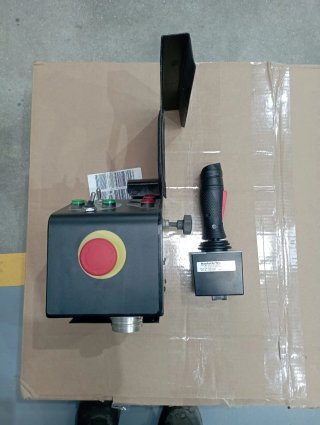 Caja mandos plataforma para máquina