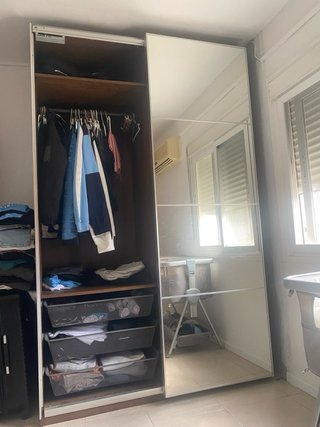 Armario puertas correderas madera y cristal