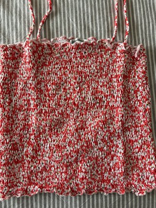 Top Stradivarius floral rojo y blanco talla M