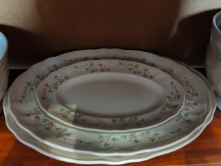Vajilla porcel floral rosa y blanca para 12 pers