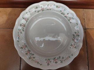 Vajilla porcel floral rosa y blanca para 12 pers
