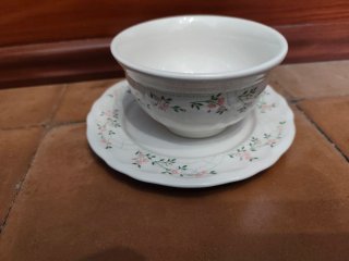 Vajilla porcel floral rosa y blanca para 12 pers