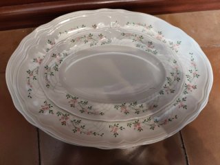 Vajilla porcel floral rosa y blanca para 12 pers