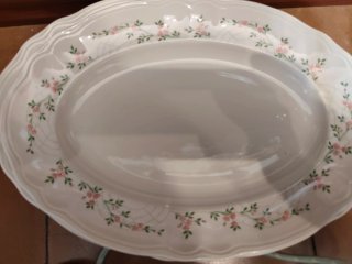 Vajilla porcel floral rosa y blanca para 12 pers