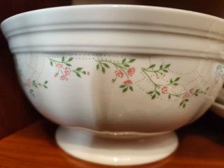 Vajilla porcel floral rosa y blanca para 12 pers