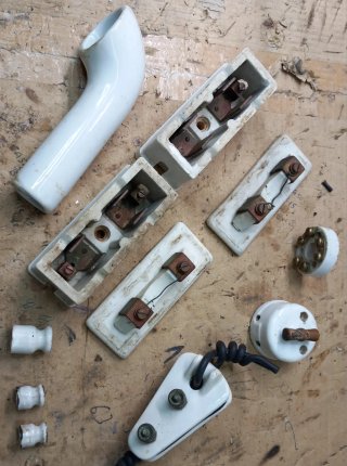 Aisladores y fusibles de porcelana