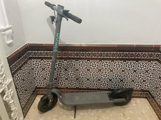 Patinete Eléctrico GO Alta en trafico,con matricul
