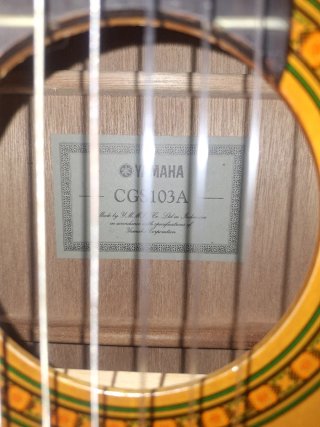 Guitarra Yamaha CGS103A con funda