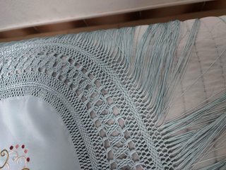 Mantón de Manila bordado