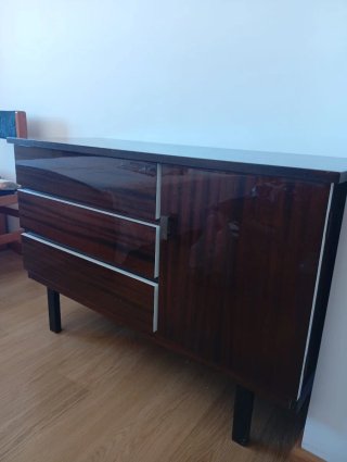 Cómoda vintage retro de madera