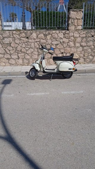 Vespa Beige/Negra Scooter