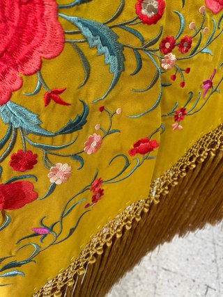 Mantoncillo flamenco flecos corto