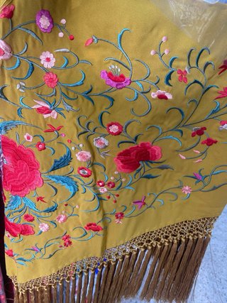 Mantoncillo flamenco flecos corto